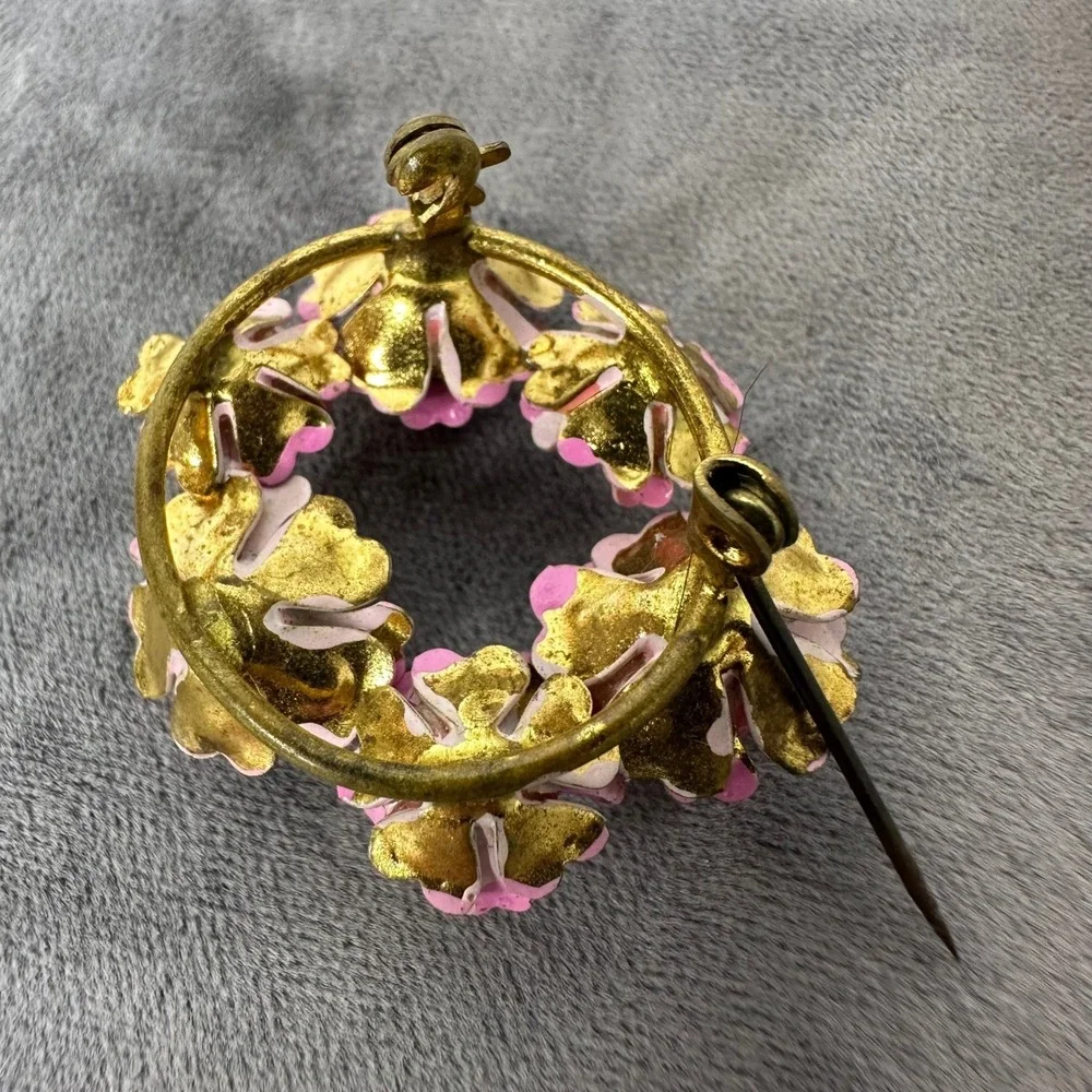 Vtg Pink Enamel Flower Wreath Brooch Gold Tone Plastic Beads Pin Spring Kitsch